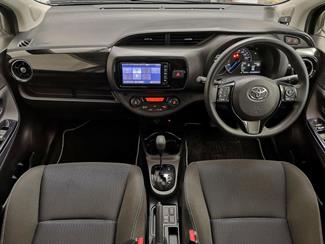 2017 Toyota Vitz - Thumbnail