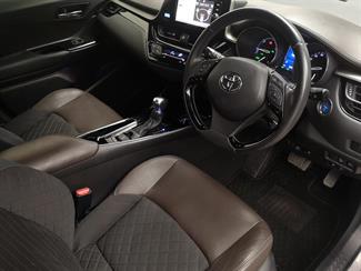 2017 Toyota C-HR - Thumbnail