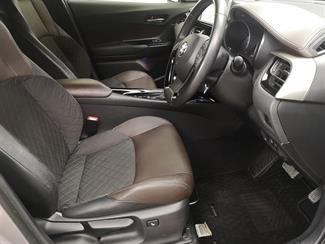 2017 Toyota C-HR - Thumbnail