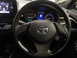 2017 Toyota C-HR - Thumbnail