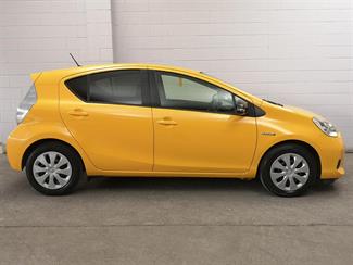 2013 Toyota Aqua - Thumbnail