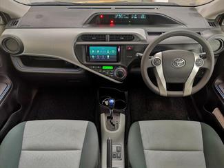 2013 Toyota Aqua - Thumbnail