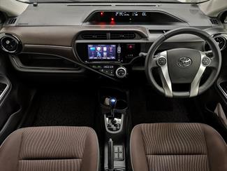 2015 Toyota Aqua - Thumbnail