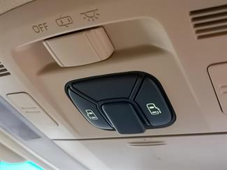 2012 Toyota Alphard - Thumbnail