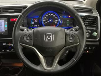 2015 Honda Grace - Thumbnail