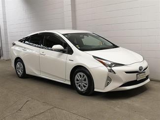 2017 Toyota Prius - Thumbnail