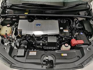 2017 Toyota Prius - Thumbnail