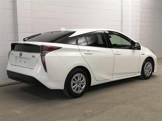 2017 Toyota Prius - Thumbnail