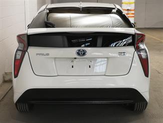 2017 Toyota Prius - Thumbnail
