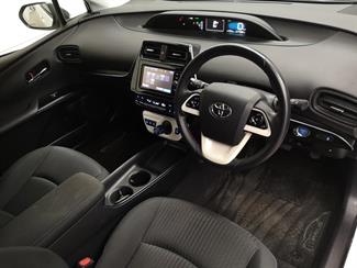 2017 Toyota Prius - Thumbnail