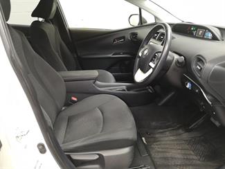 2017 Toyota Prius - Thumbnail