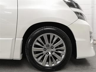 2013 Toyota Alphard - Thumbnail