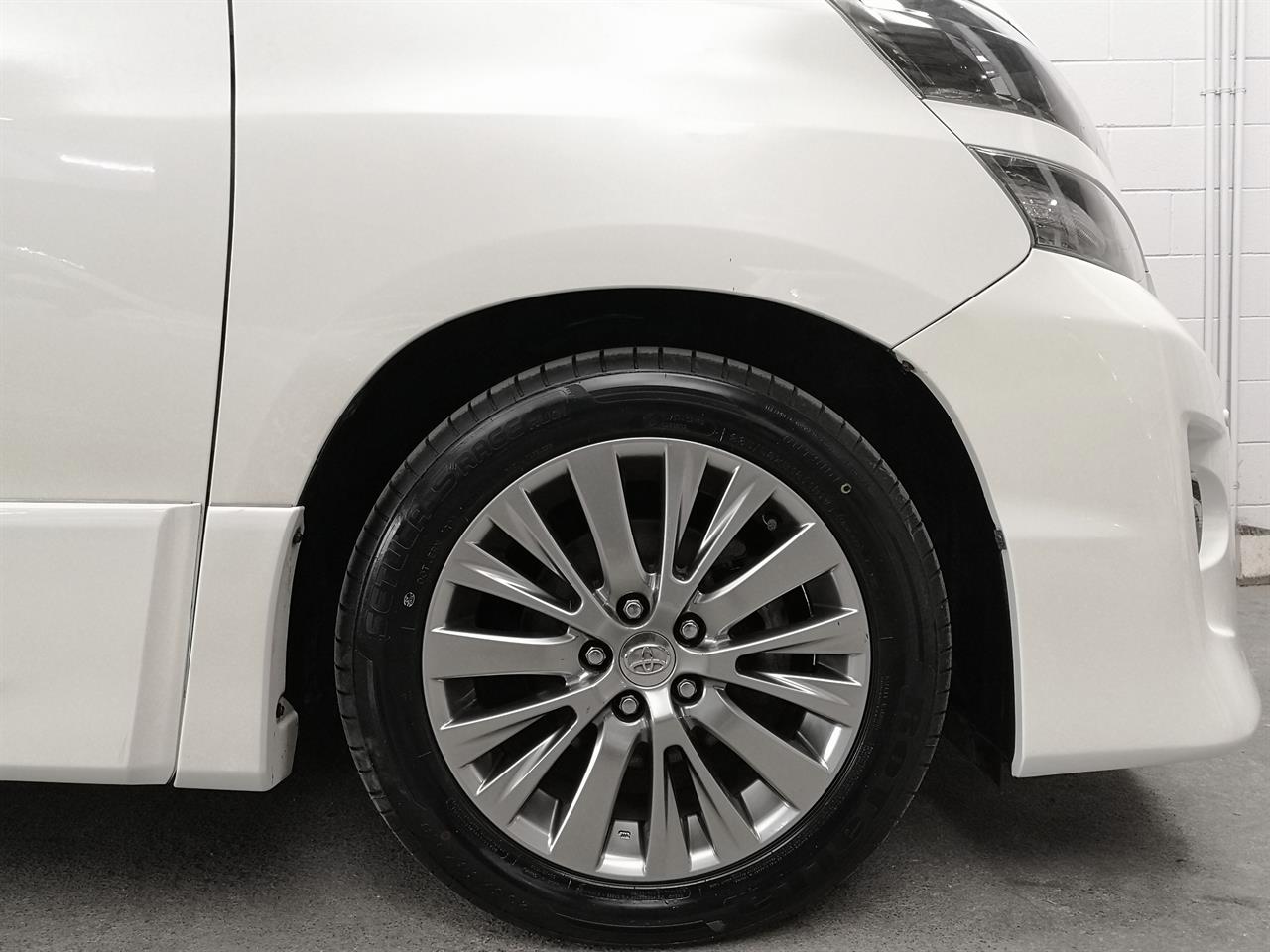 2013 Toyota Alphard