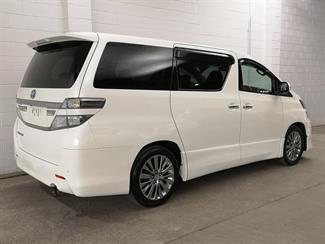 2013 Toyota Alphard - Thumbnail