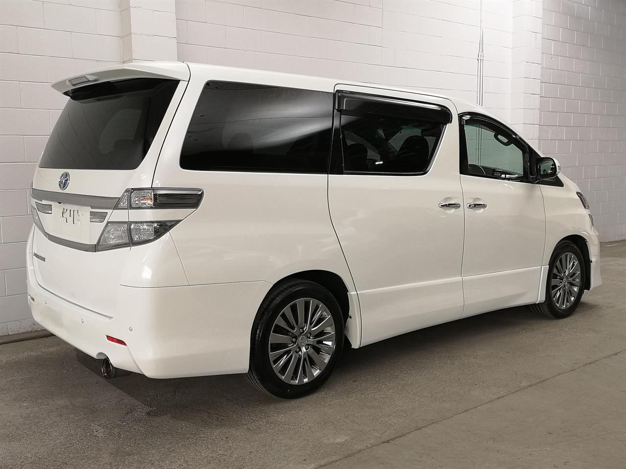 2013 Toyota Alphard