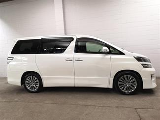 2013 Toyota Alphard - Thumbnail