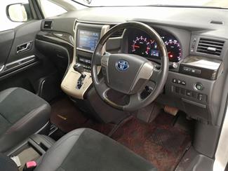 2013 Toyota Alphard - Thumbnail
