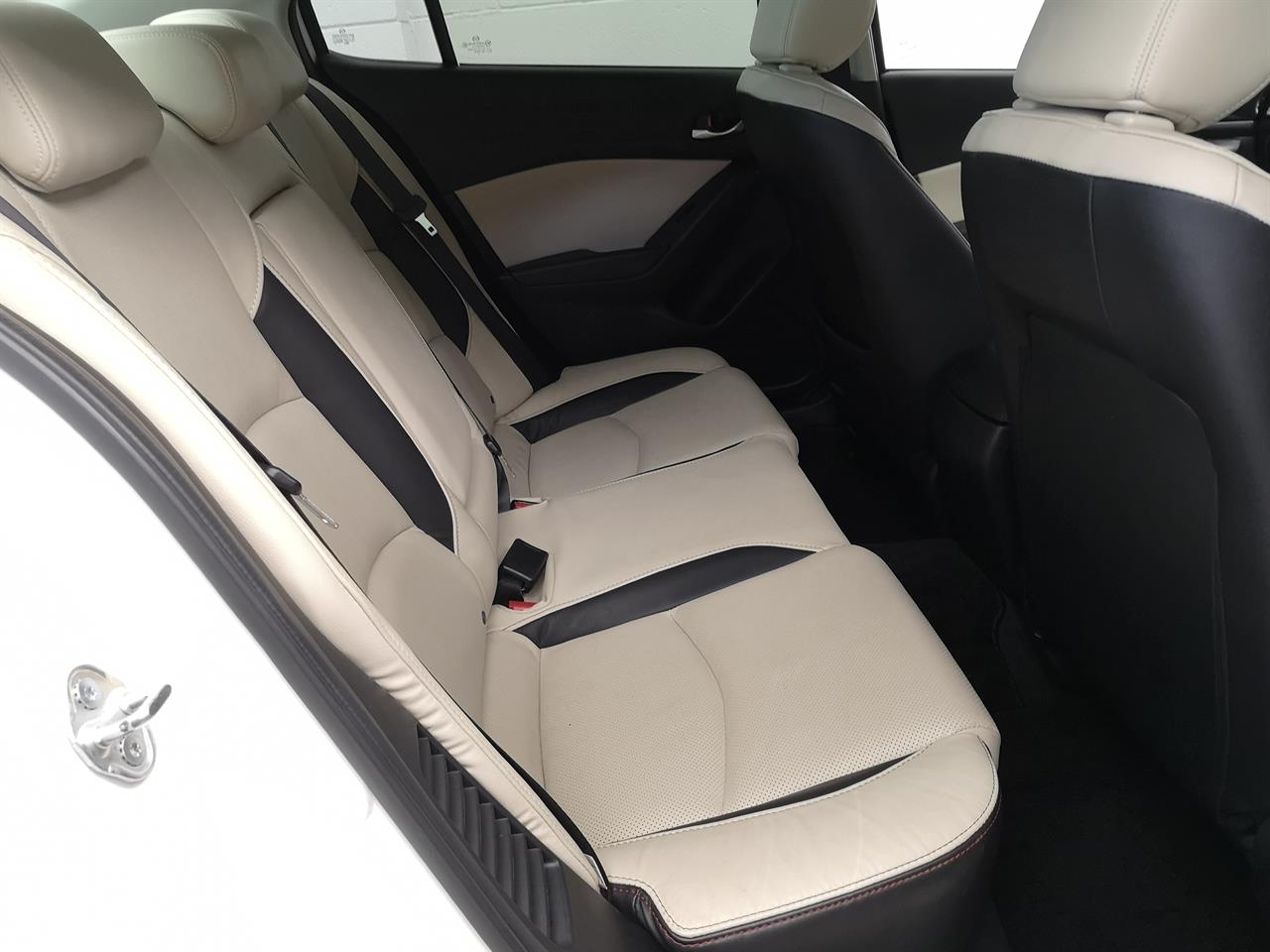 2014 Mazda Axela