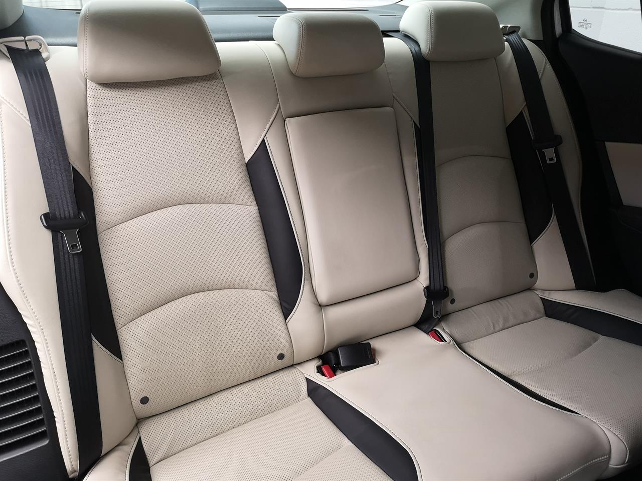 2014 Mazda Axela