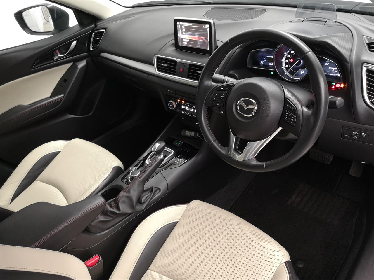 2014 Mazda Axela