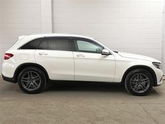 2016 Mercedes-Benz GLC 250 - Thumbnail