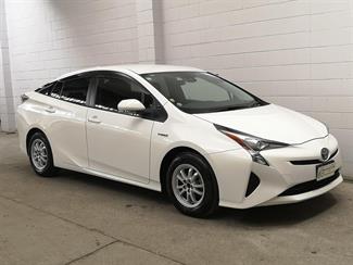 2018 Toyota Prius - Thumbnail