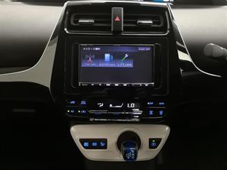 2018 Toyota Prius - Thumbnail