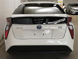 2018 Toyota Prius - Thumbnail
