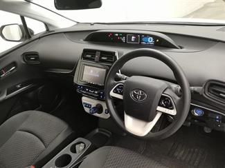 2018 Toyota Prius - Thumbnail