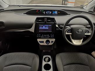 2018 Toyota Prius - Thumbnail