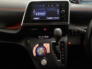 2018 Toyota Sienta - Thumbnail