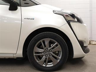 2018 Toyota Sienta - Thumbnail