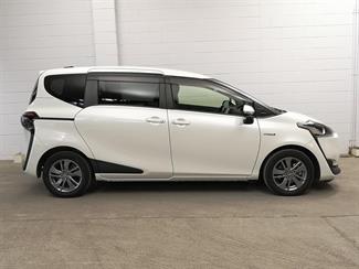 2018 Toyota Sienta - Thumbnail