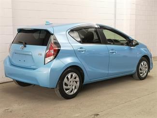 2015 Toyota Aqua - Thumbnail