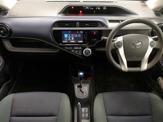 2015 Toyota Aqua - Thumbnail