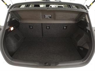 2016 Toyota Auris - Thumbnail