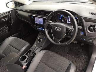 2016 Toyota Auris - Thumbnail
