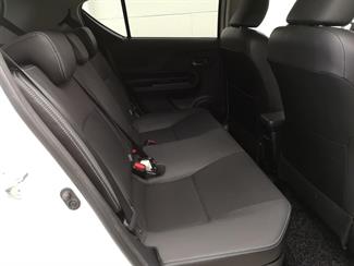 2013 Toyota Aqua - Thumbnail