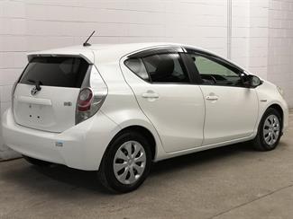 2013 Toyota Aqua - Thumbnail