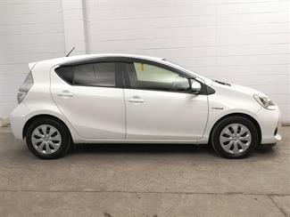 2013 Toyota Aqua - Thumbnail
