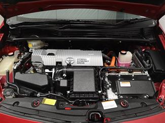 2015 Toyota Prius - Thumbnail