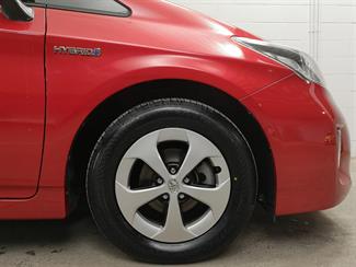 2015 Toyota Prius - Thumbnail