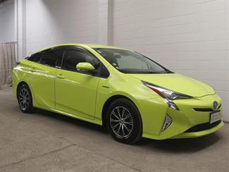 2017 Toyota Prius - Thumbnail