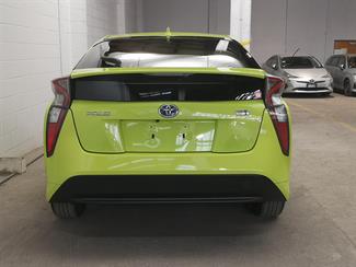 2017 Toyota Prius - Thumbnail