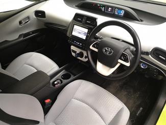 2017 Toyota Prius - Thumbnail