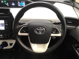 2017 Toyota Prius - Thumbnail