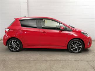 2018 Toyota Vitz - Thumbnail