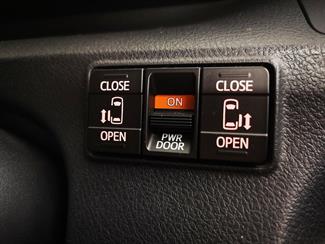 2017 Toyota Sienta - Thumbnail