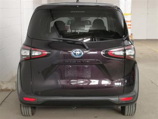 2017 Toyota Sienta - Thumbnail