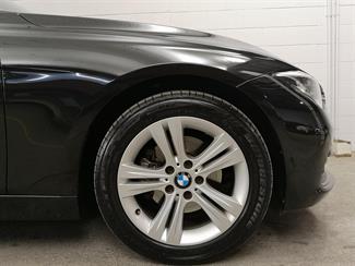 2017 BMW 330e - Thumbnail